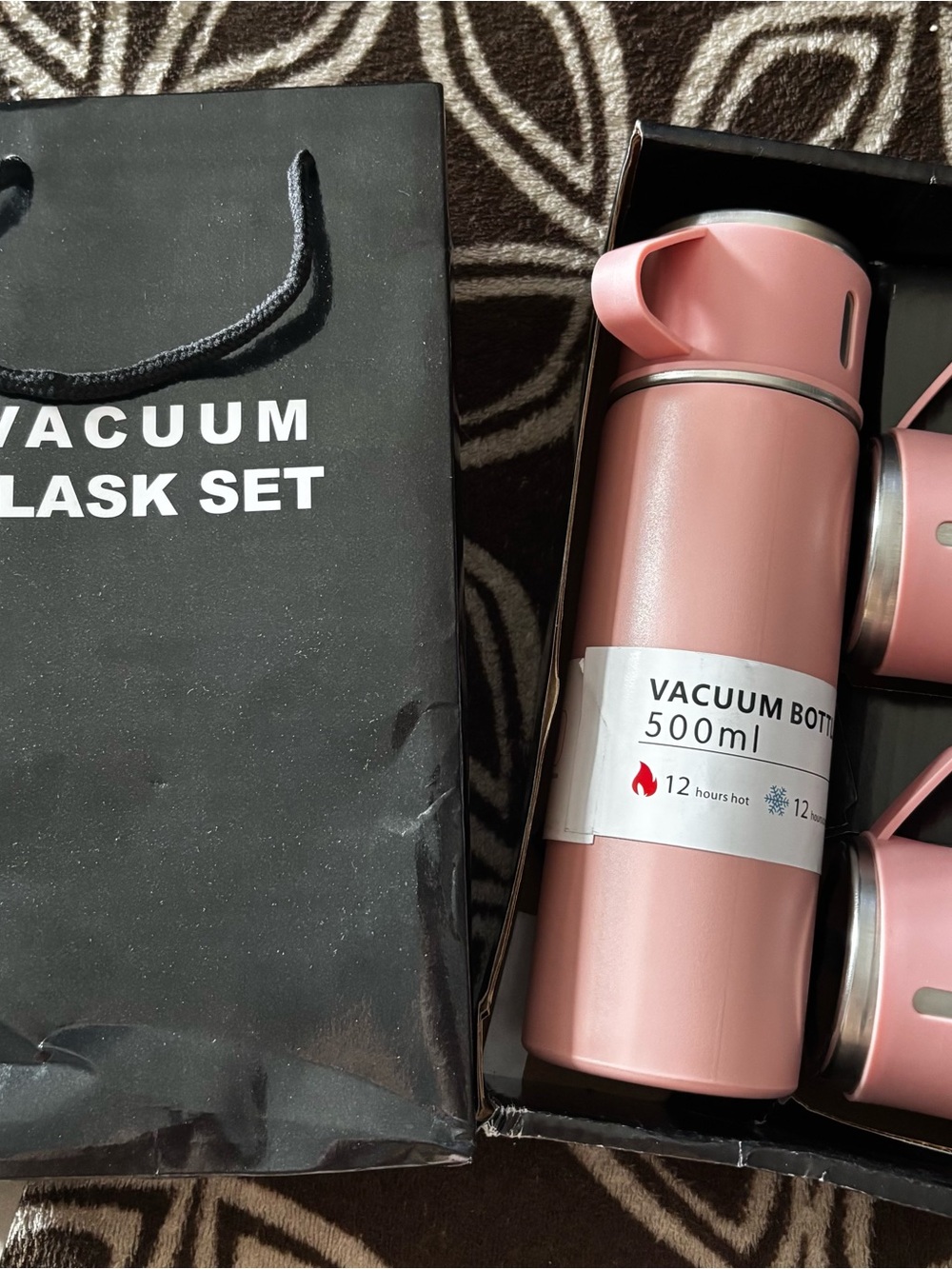 Vacuum Bottle 500ml Insulated Flask - Pink. Comes with 2 cups.